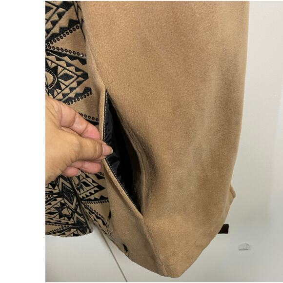 Bob Mackie Wearable Art Black Sequin & Embroidered Fleece Vest Tan 3X - Picture 4 of 9